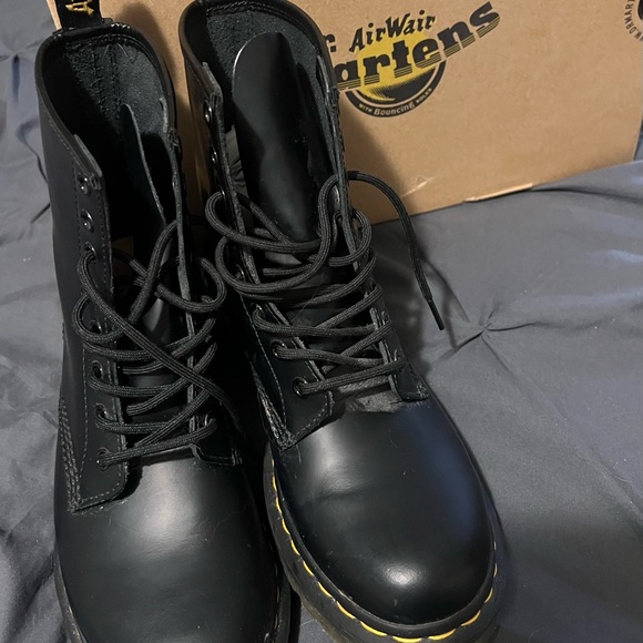 Doc Marten 1460 Nappa Lace Up.  Worn once - Picture 3 of 4